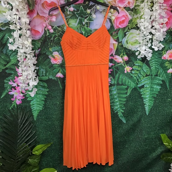 Karen Millen Orange chain pleated dress - Picture 10 of 16